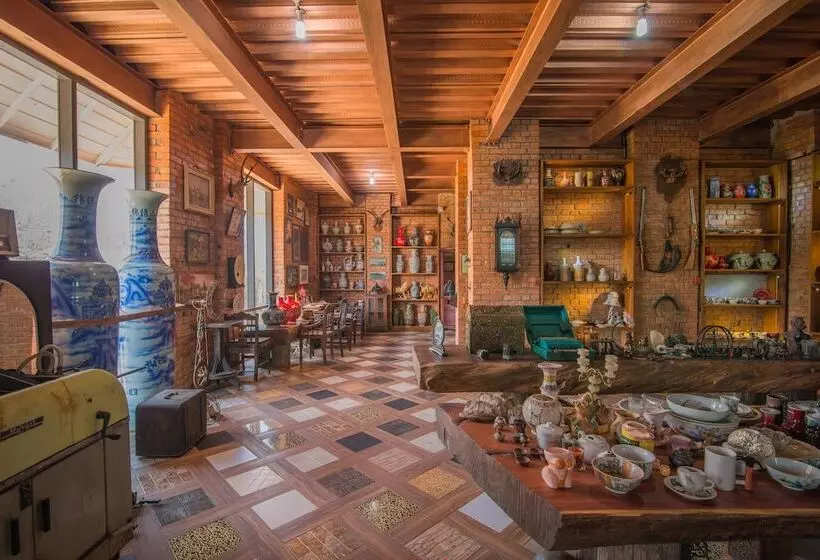 هتل Royal Airstrip