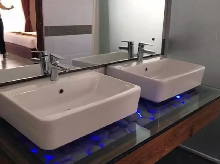 هتل Royal Airstrip