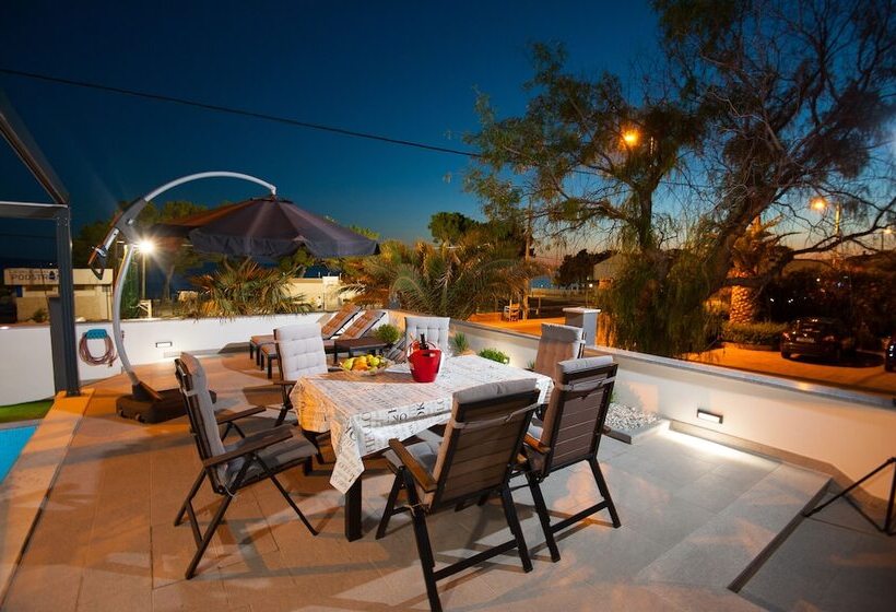 بنسيون Villa Nani