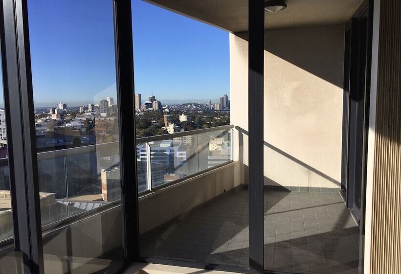 Wyndel Apartments   Sergeants