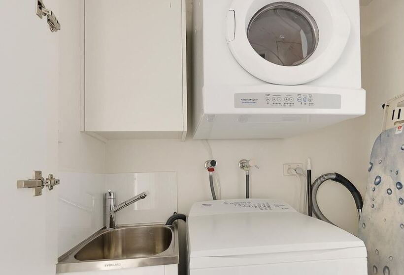 Wyndel Apartments   Sergeants