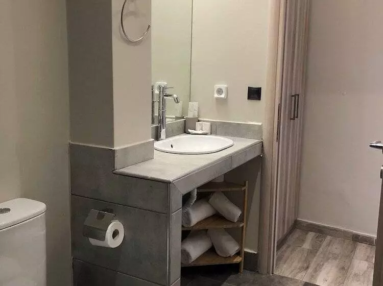 Connect Studios & Apartments