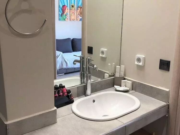 Connect Studios & Apartments