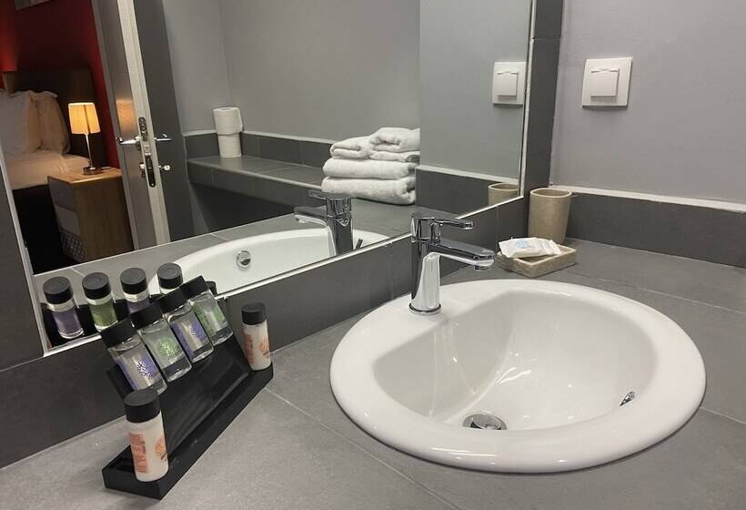 Connect Studios & Apartments