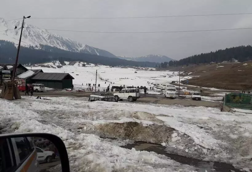 Hotelli Calm Holiday Inn