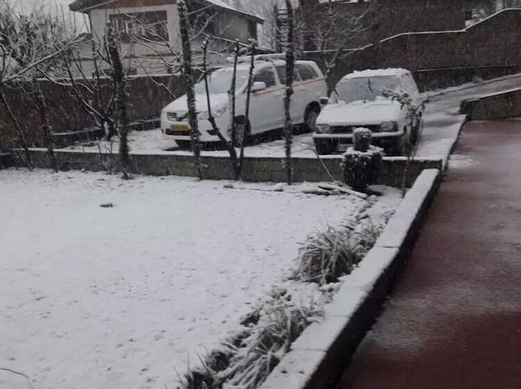 Hotelli Calm Holiday Inn