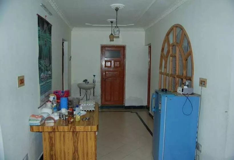 Hotelli Calm Holiday Inn