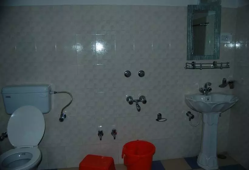 Hotelli Calm Holiday Inn