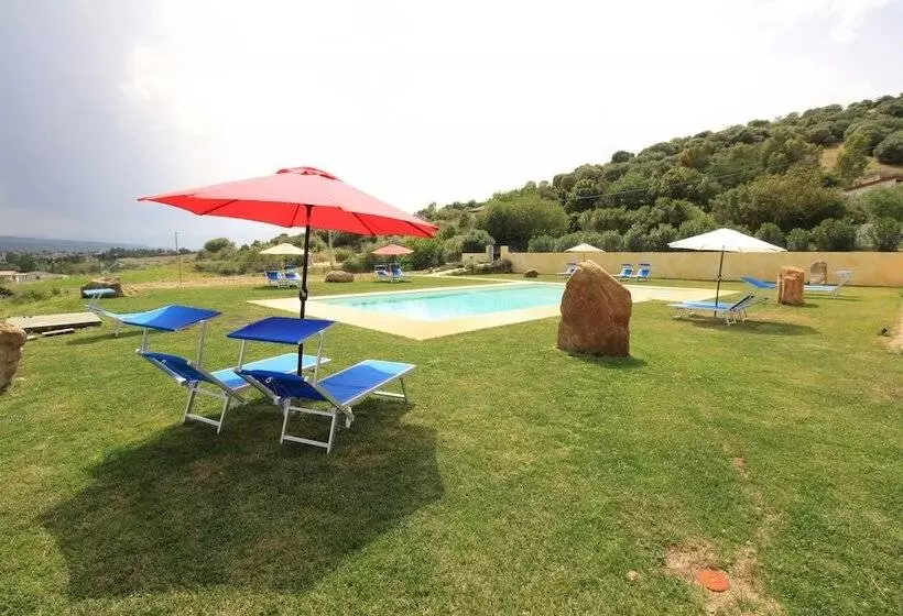 Maaseutuhotelli Agriturismo Piperedda