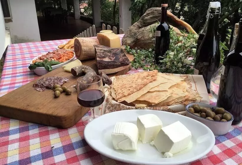 Maaseutuhotelli Agriturismo Piperedda