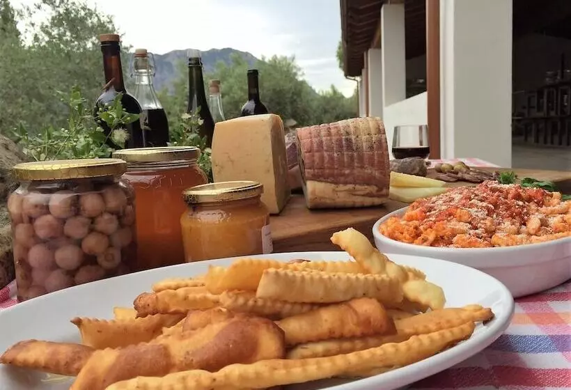 Maaseutuhotelli Agriturismo Piperedda