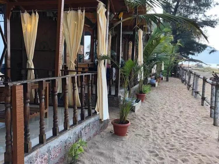 ホテル Madhu Beach Huts