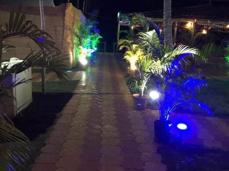 ホテル Madhu Beach Huts