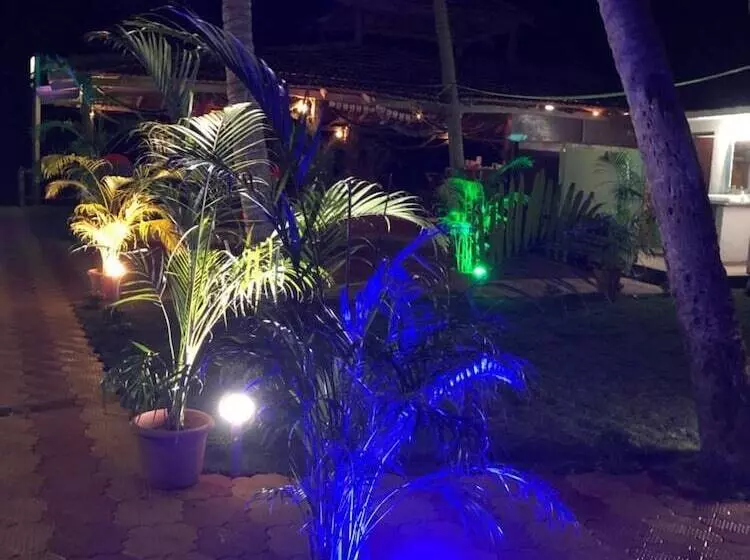 ホテル Madhu Beach Huts