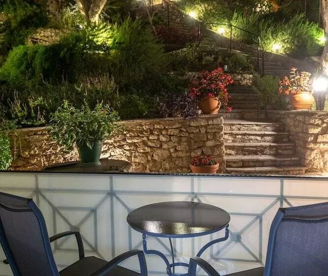 هتل Oriana   Adults Only