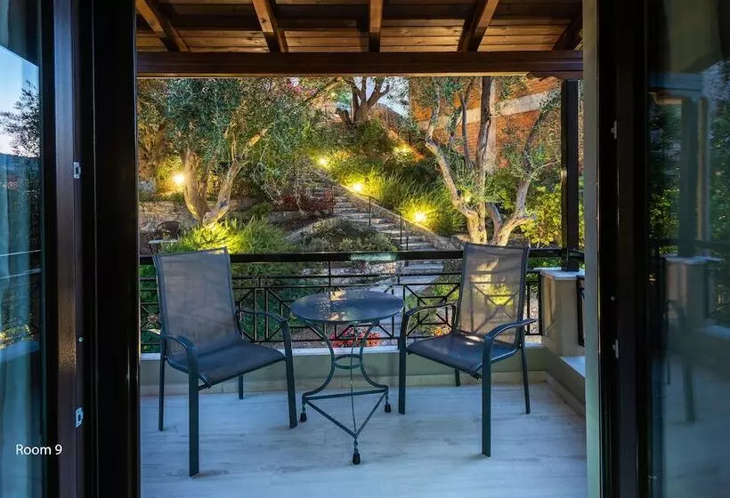 هتل Oriana   Adults Only