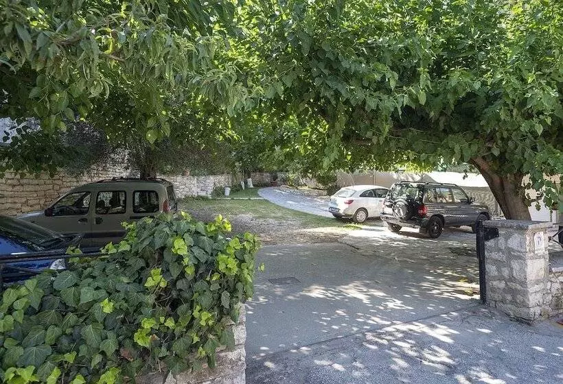 هتل Oriana   Adults Only