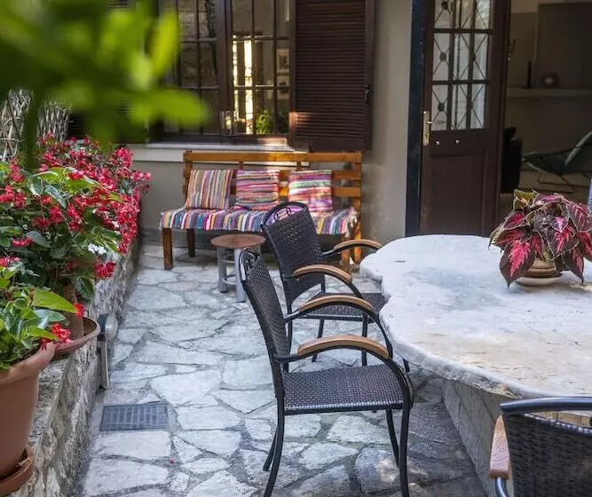 هتل Oriana   Adults Only