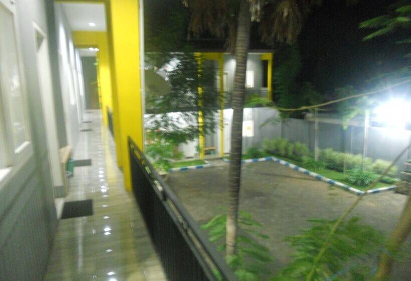 הוסטל Bromo Sunrise Homestay