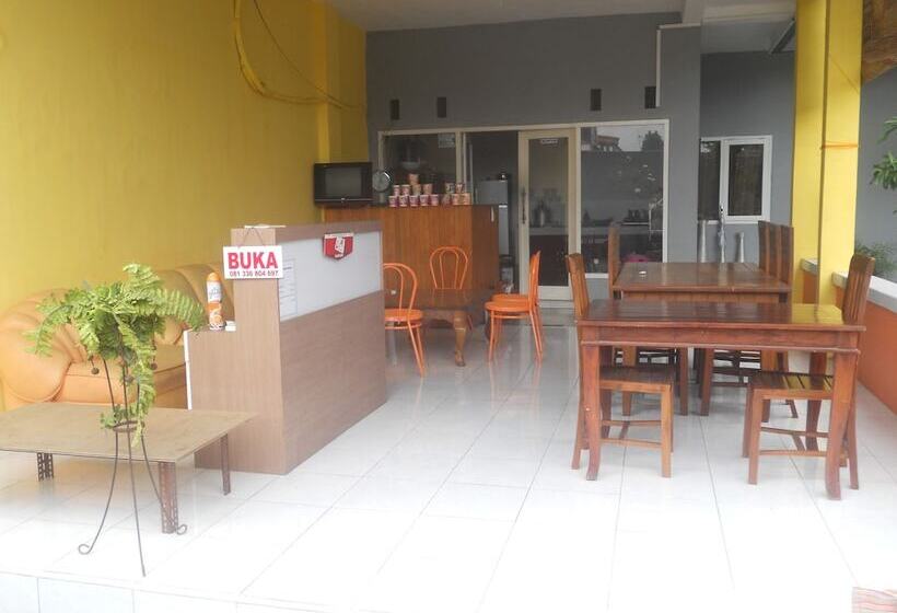 הוסטל Bromo Sunrise Homestay