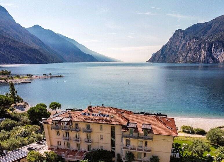 هتل Baia Azzurra Lake Front