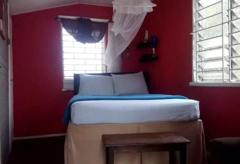 Kingsworth Bed And Breakfast