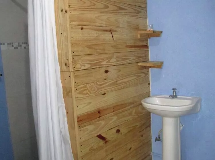 Kingsworth Bed And Breakfast