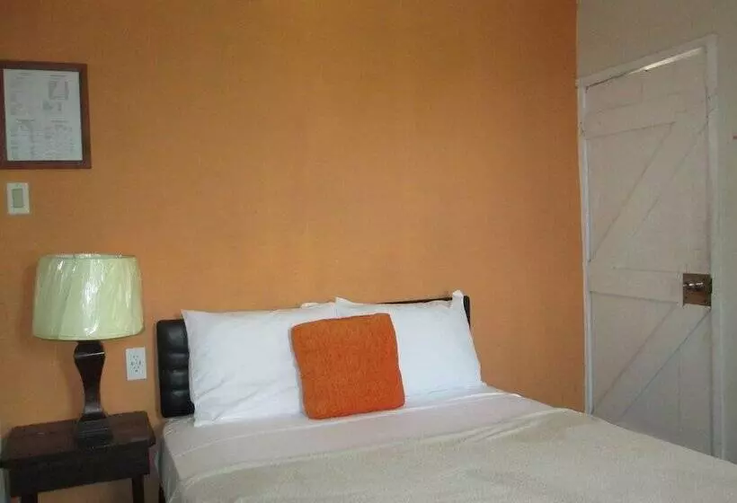 Kingsworth Bed And Breakfast