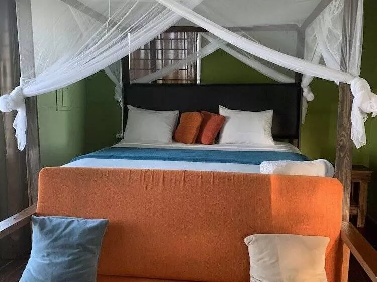 Kingsworth Bed And Breakfast