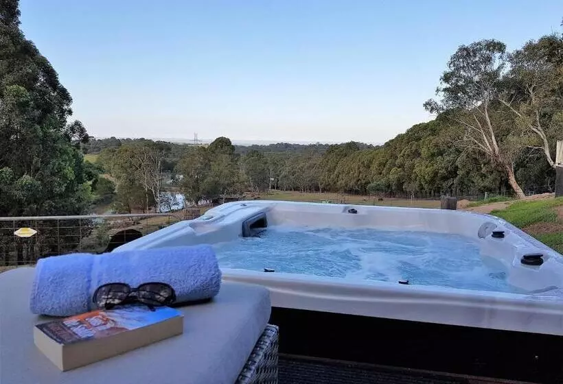 Blueberry Hills On Comleroy Farmstay   Self Contained Cottages