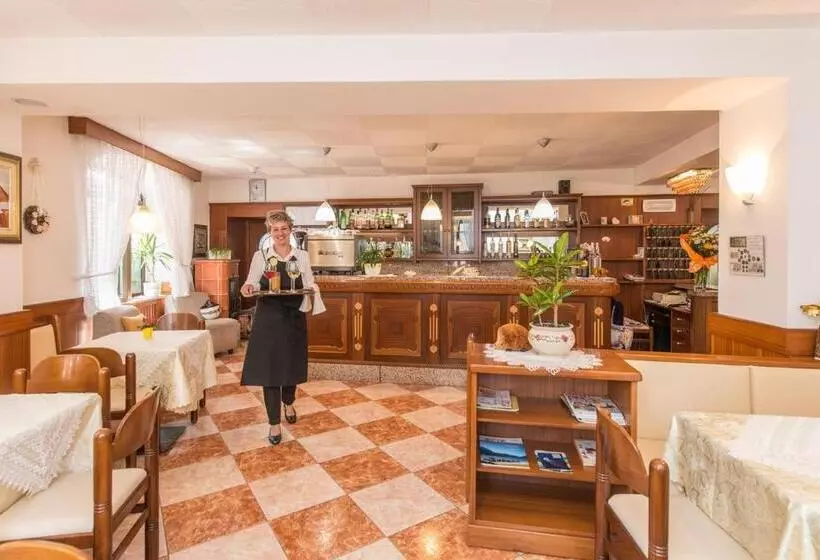 Hotelli Albergo Antica Rosa