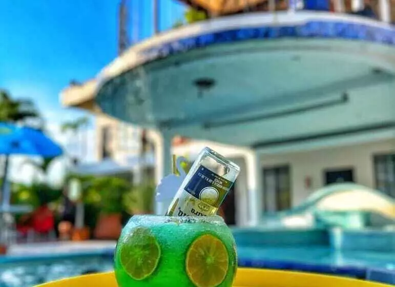 هتل Las Brisas