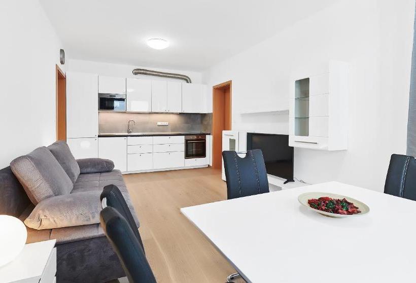 Krakovska Cr Apartments