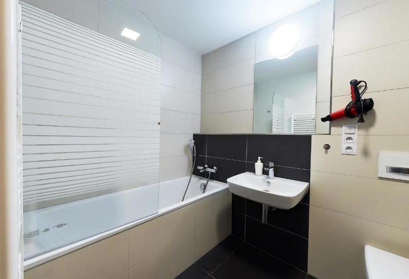 Krakovska Cr Apartments