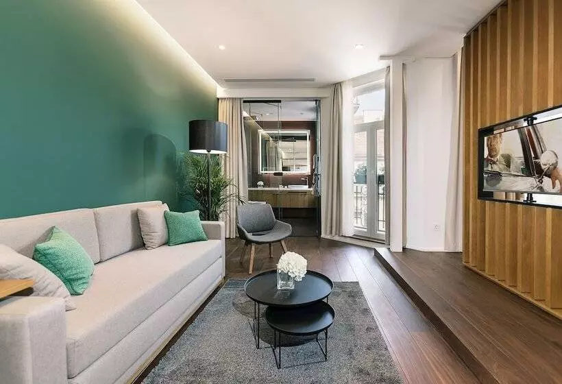 پانسیون Dominic Smart & Luxury Suites  Parliament