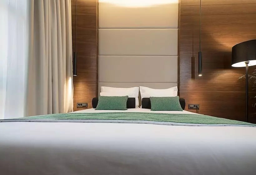 پانسیون Dominic Smart & Luxury Suites  Parliament