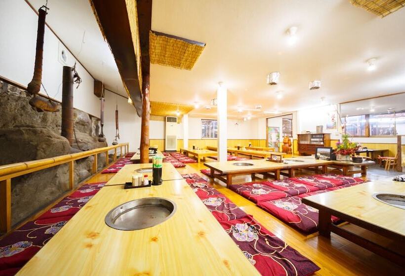 Ryokan Yufuin Inakasou