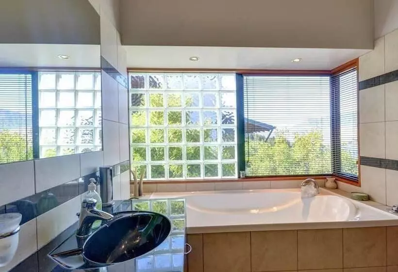 Aries Lake View Villa