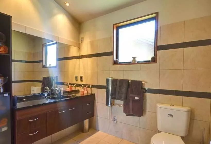 Aries Lake View Villa