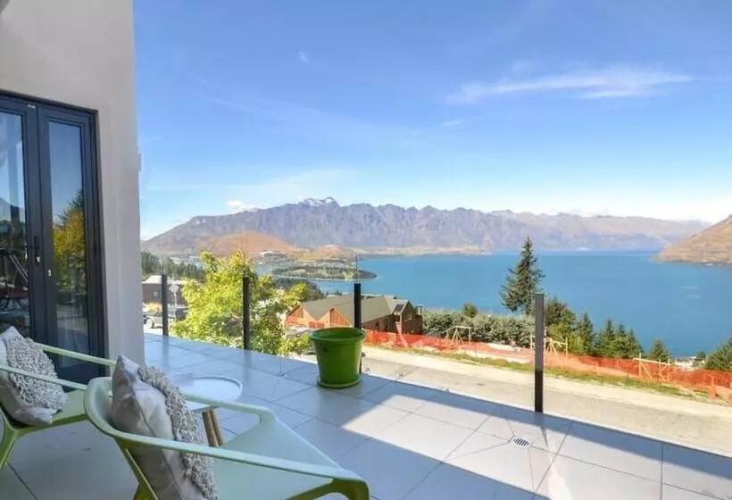 Aries Lake View Villa