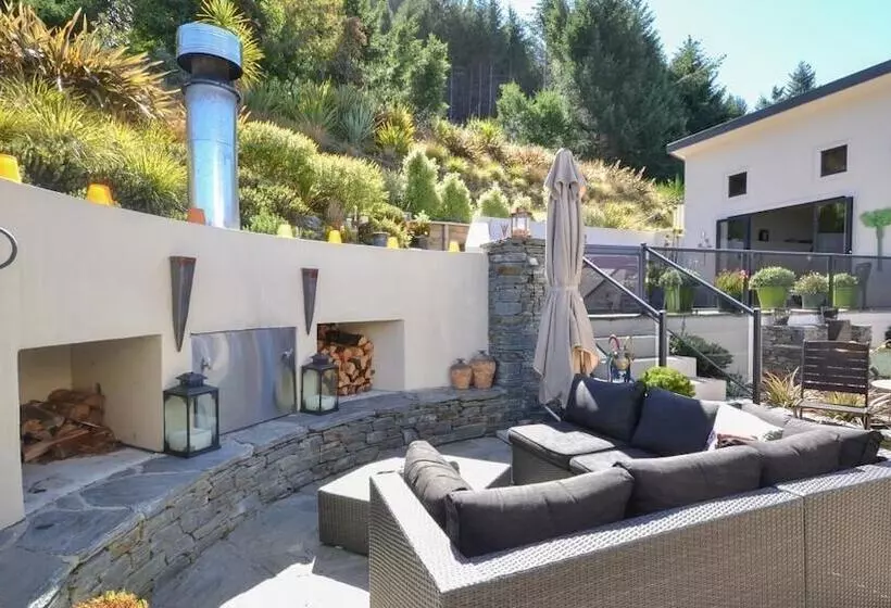 Aries Lake View Villa