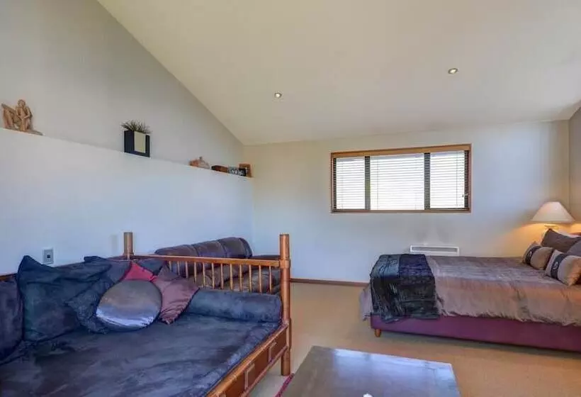 Aries Lake View Villa