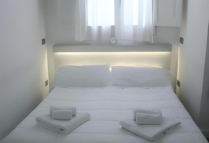 تختخواب و صبحانه Sui Tetti Luxury Rooms