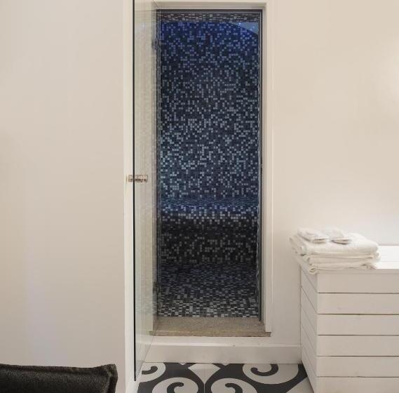 تختخواب و صبحانه Sui Tetti Luxury Rooms