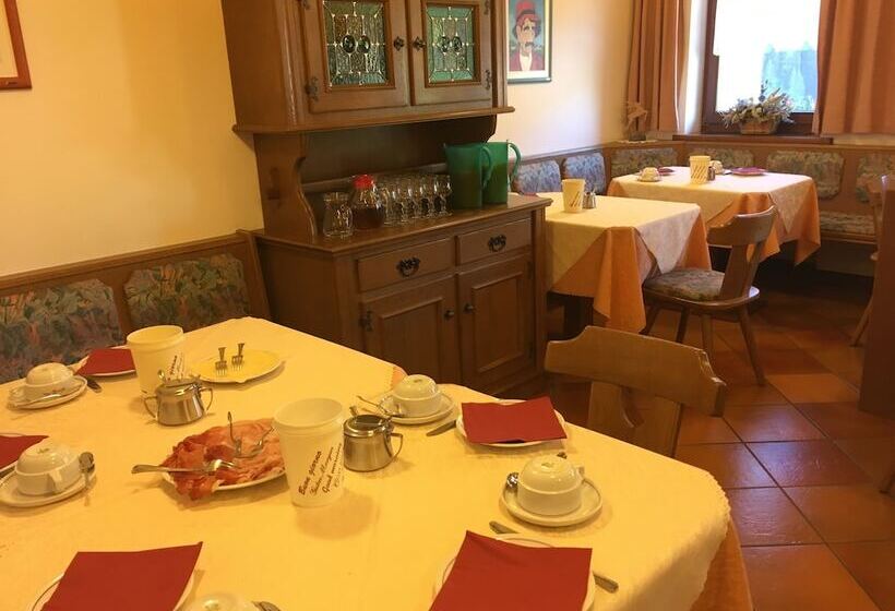 בית מלון כפרי Garni Astor