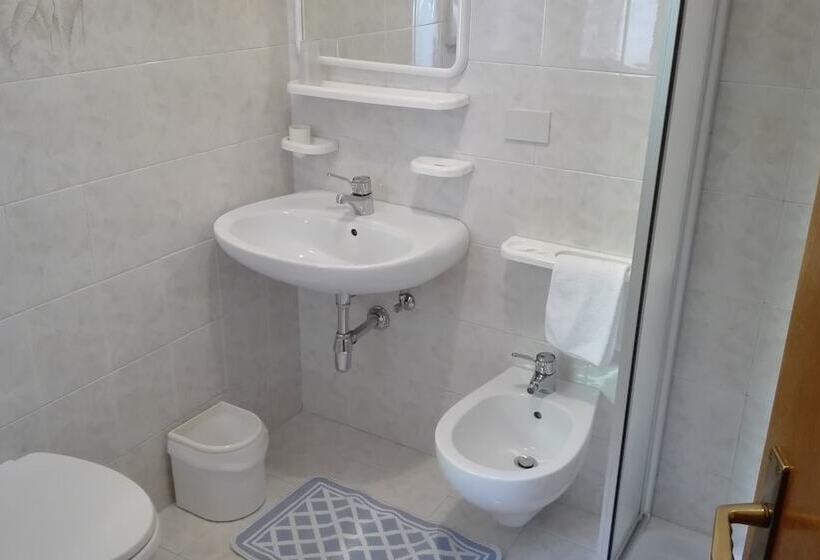 בית מלון כפרי Garni Astor