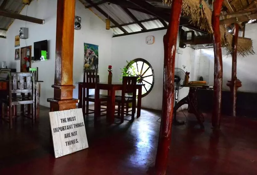 Majatalo Hangout Habarana