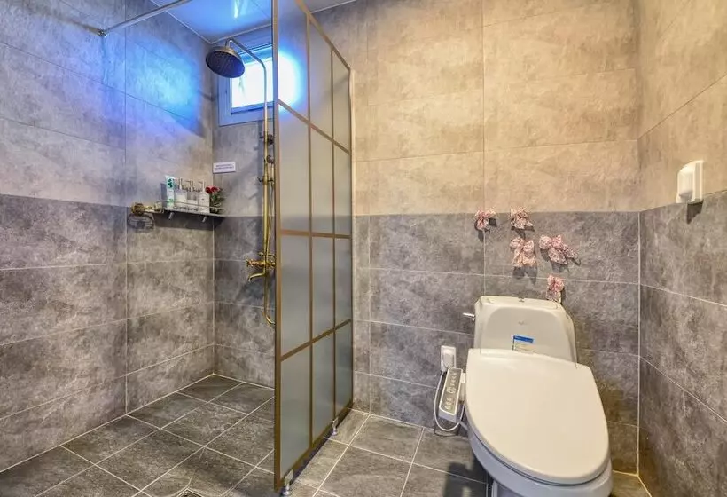 Seogwipo Dawa Pool Villa Pension