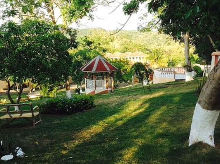 هتل Paradise Reggae Resort