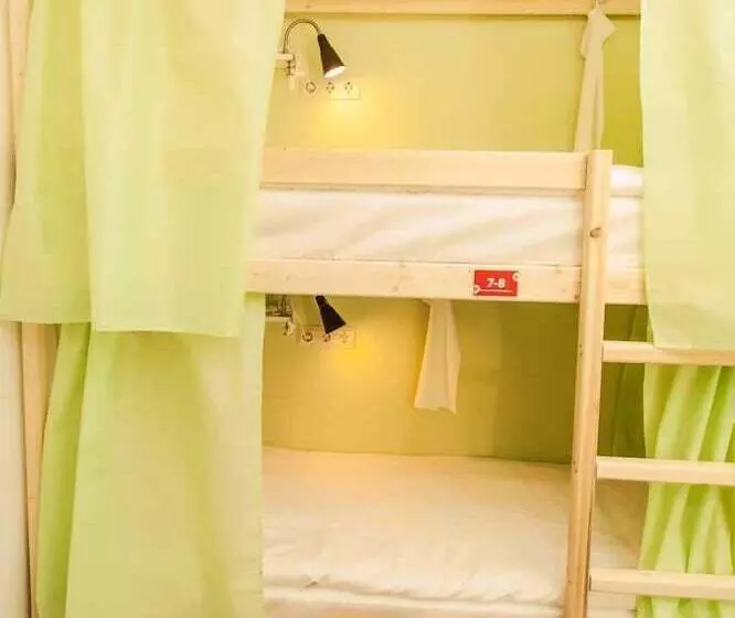 «very Center» Hostel